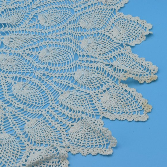 Vintage Hand Crochet Peacock Feather Pattern Round Table Doily 23" Granny Core - Picture 8 of 10